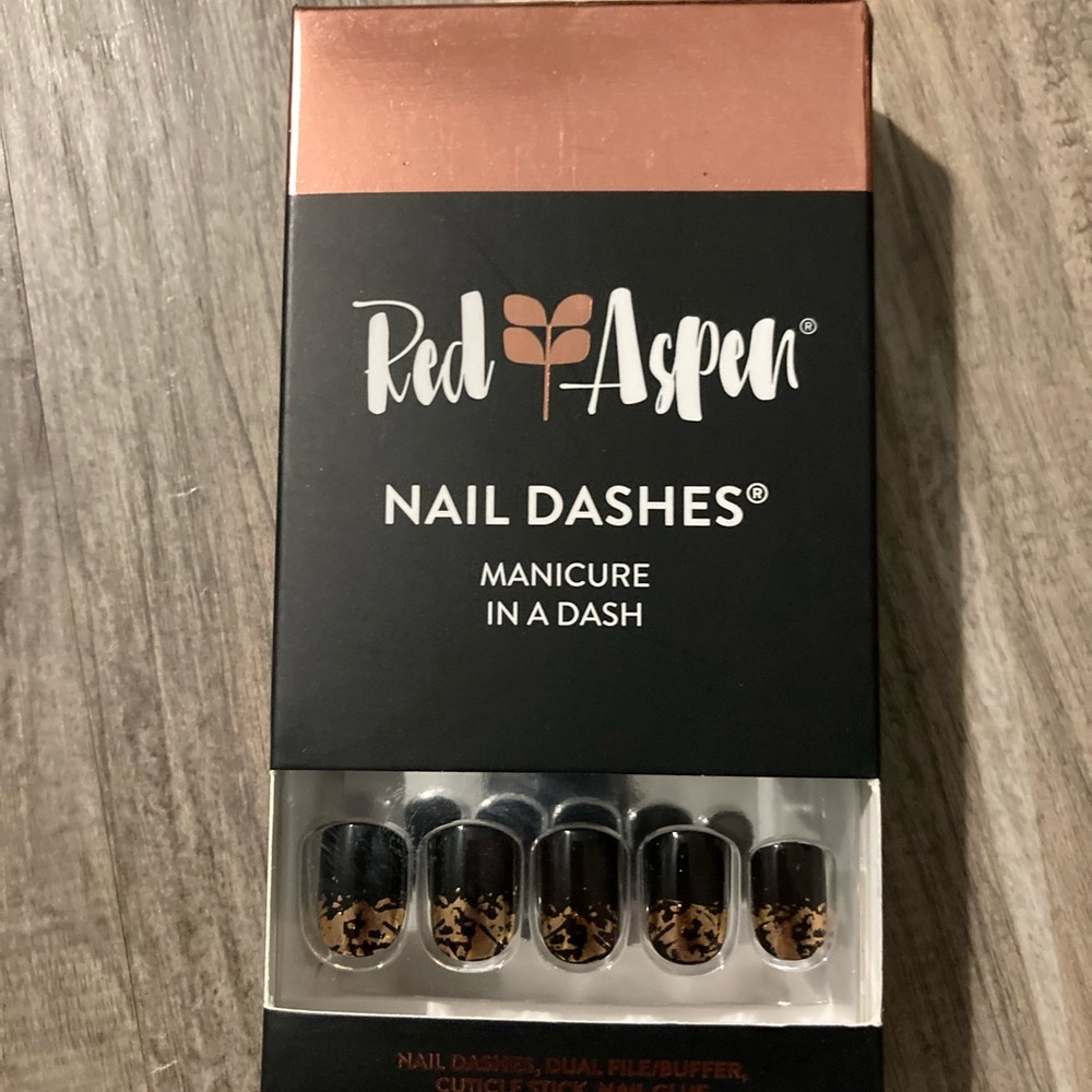 Red Aspen nail dashes